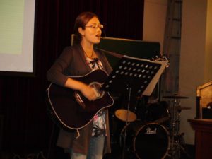 blanca-leading-worship-time-2000×1500-74